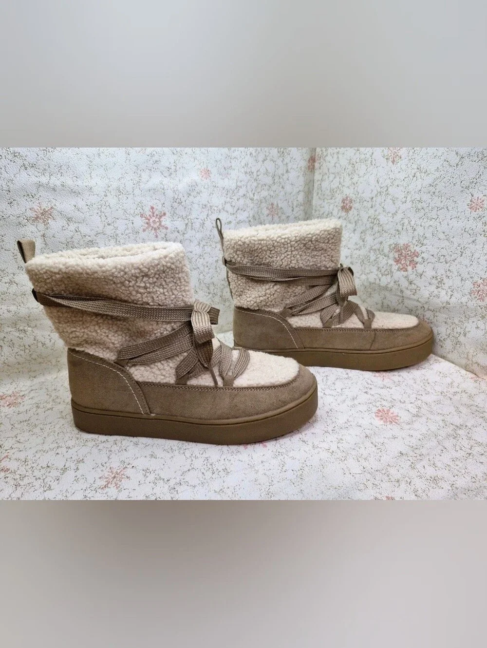 Universal Thread Women's Sherpa Winter Boots Sz 9 Taupe Cozy Faux Suede Lace-Up